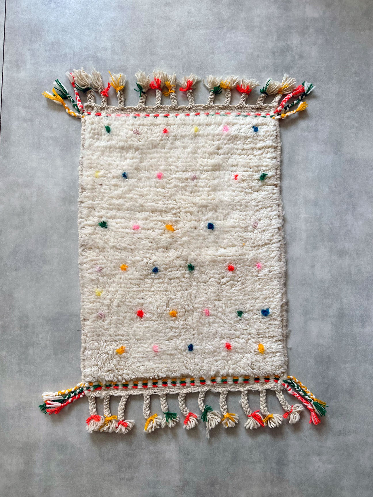 Dot rug