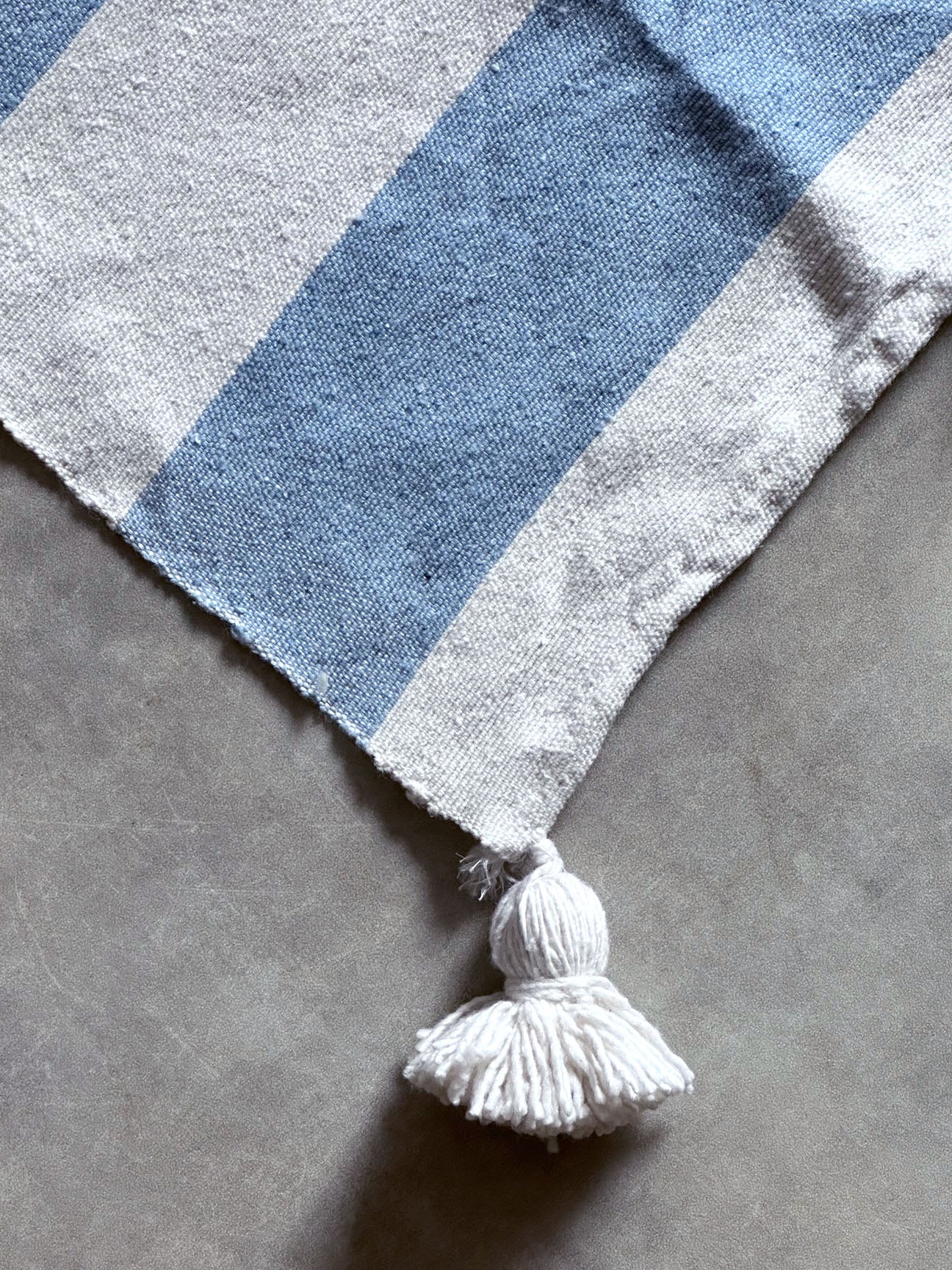 Pompom blanket
