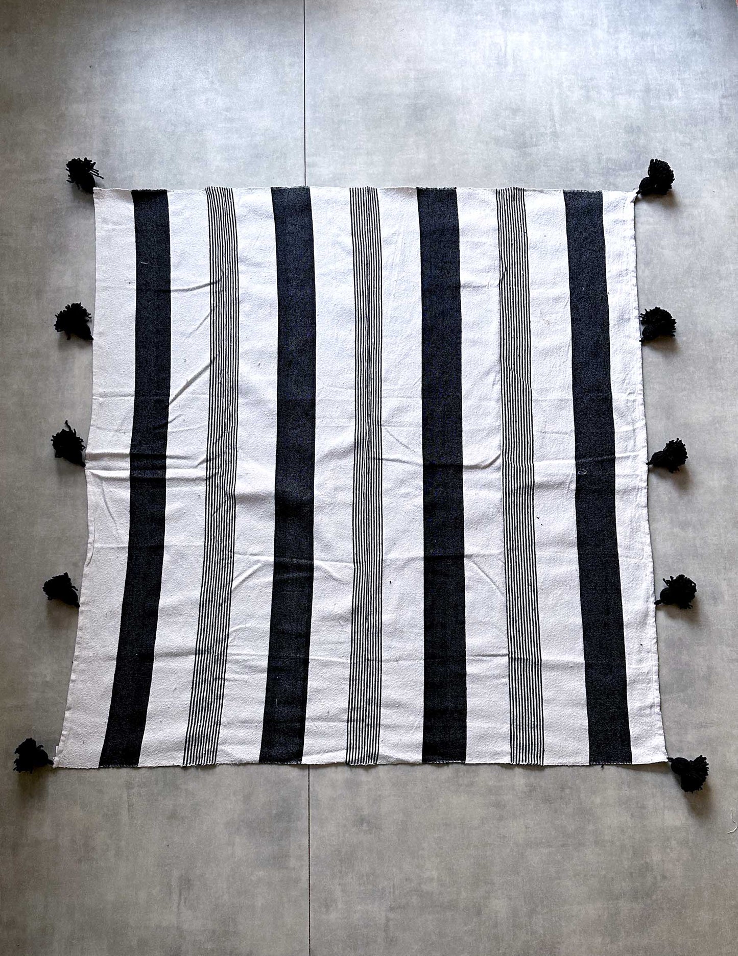 Pompom blanket