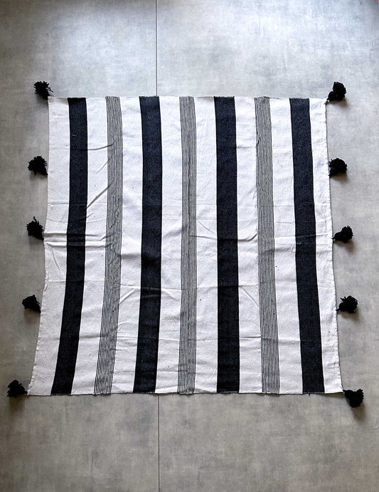 Pompom blanket