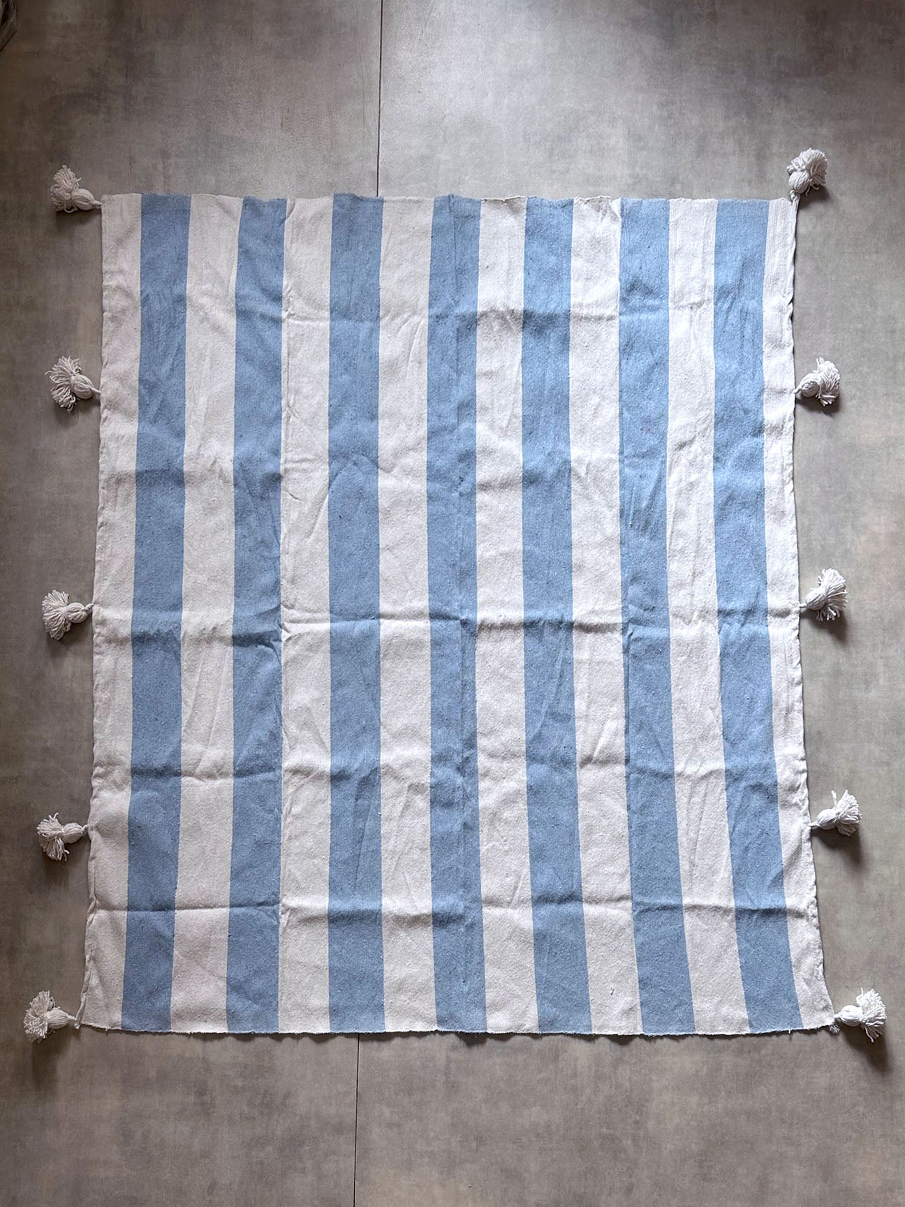 Pompom blanket