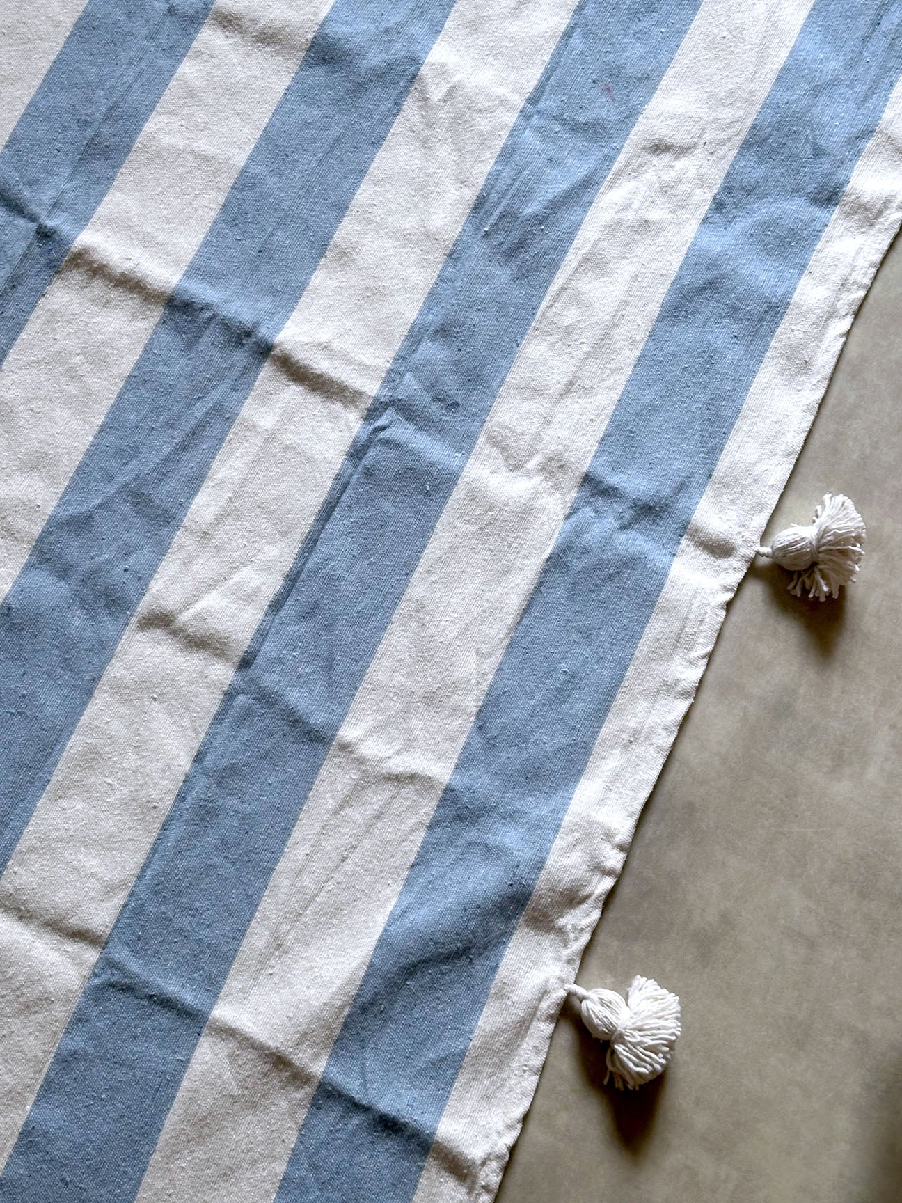 Pompom blanket