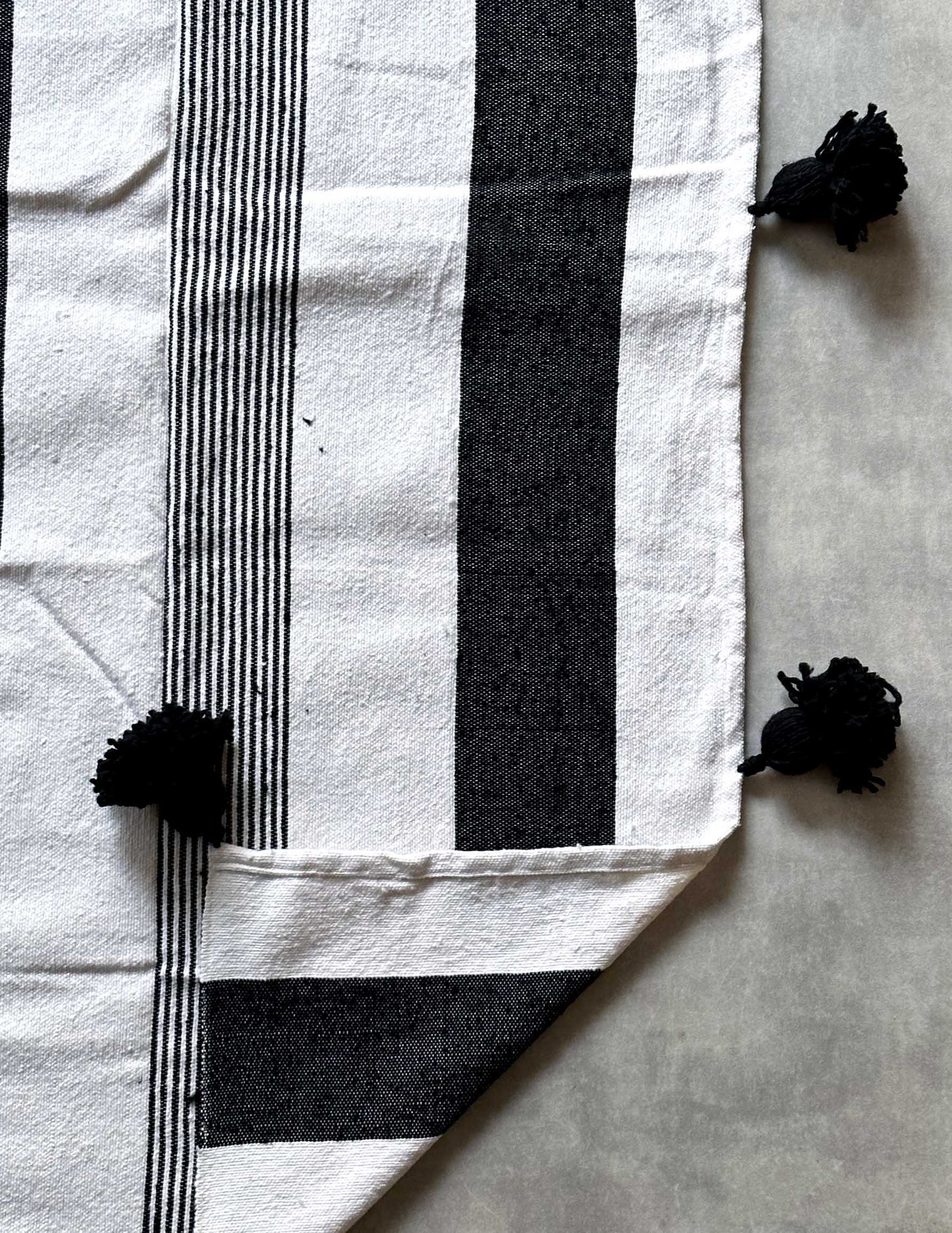 Pompom blanket