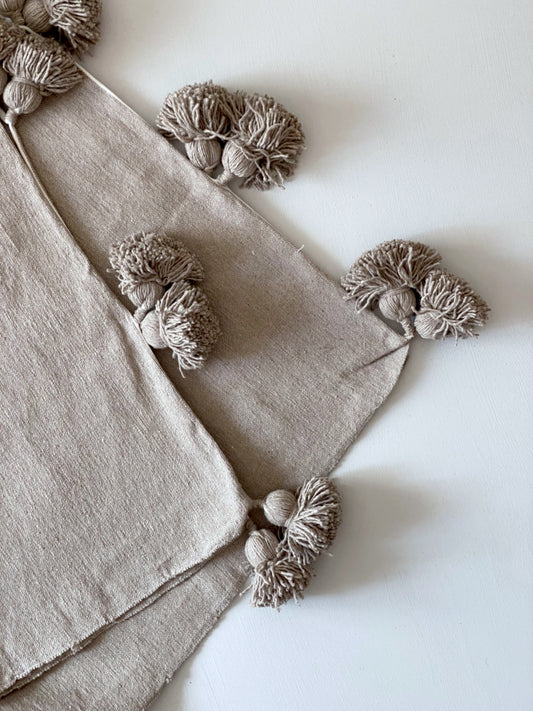Pompom blanket