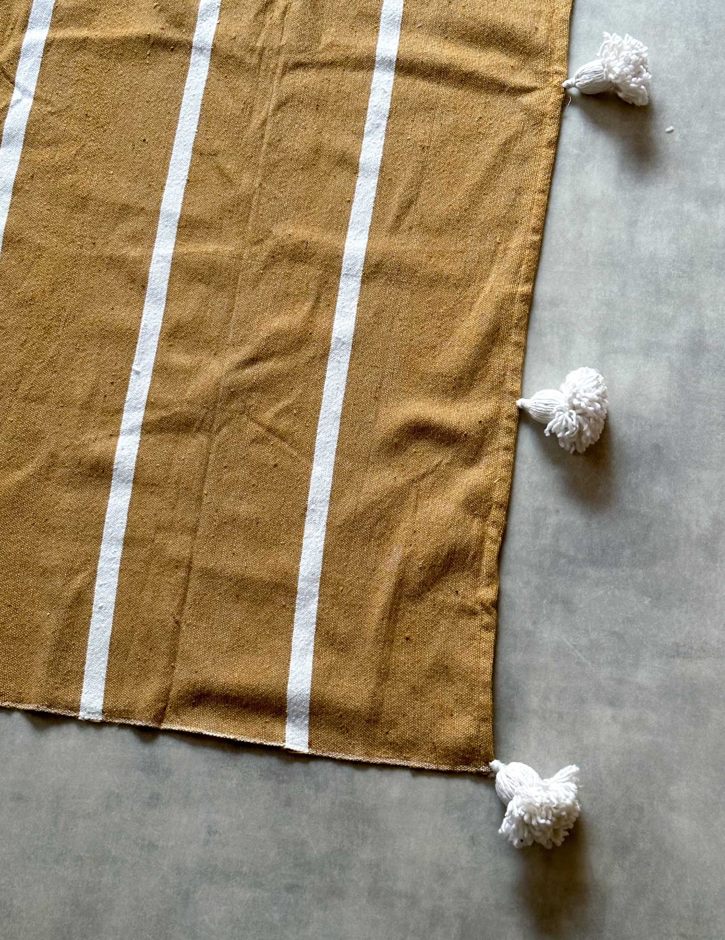 Pompom blanket