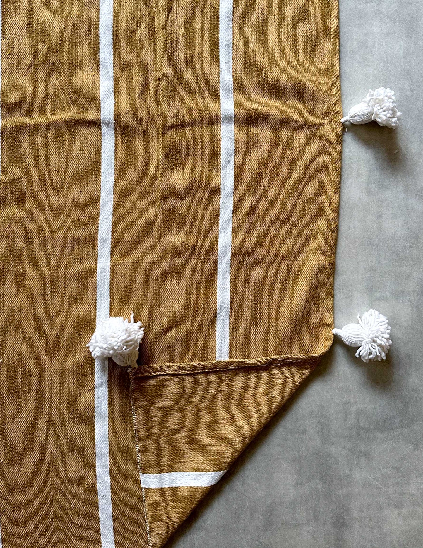 Pompom blanket