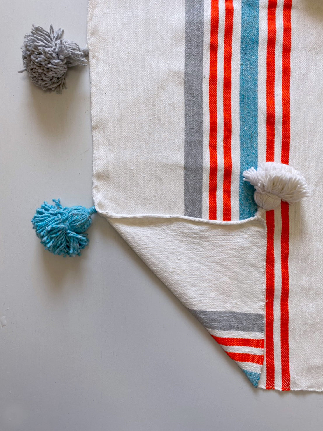 Pompom blanket