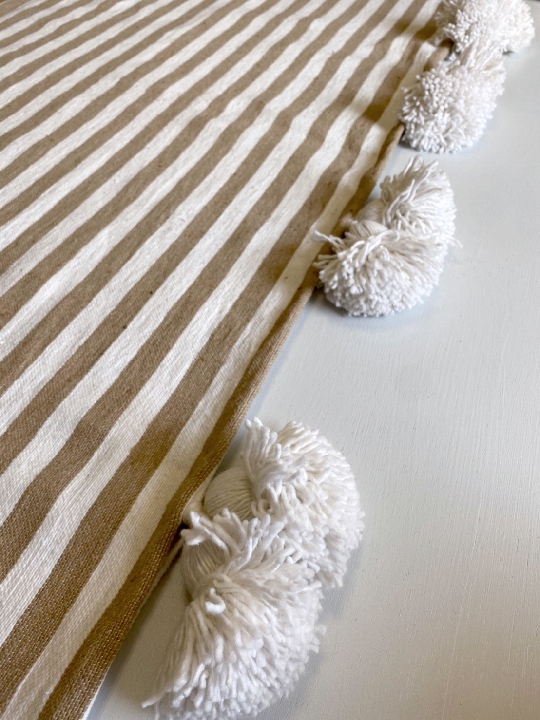 Pompom blanket