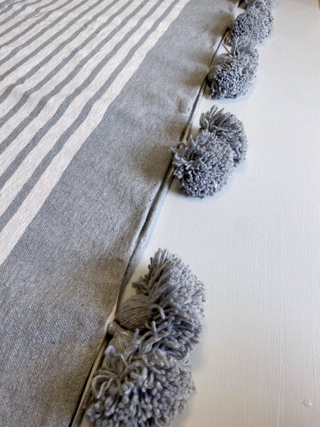 Pompom blanket