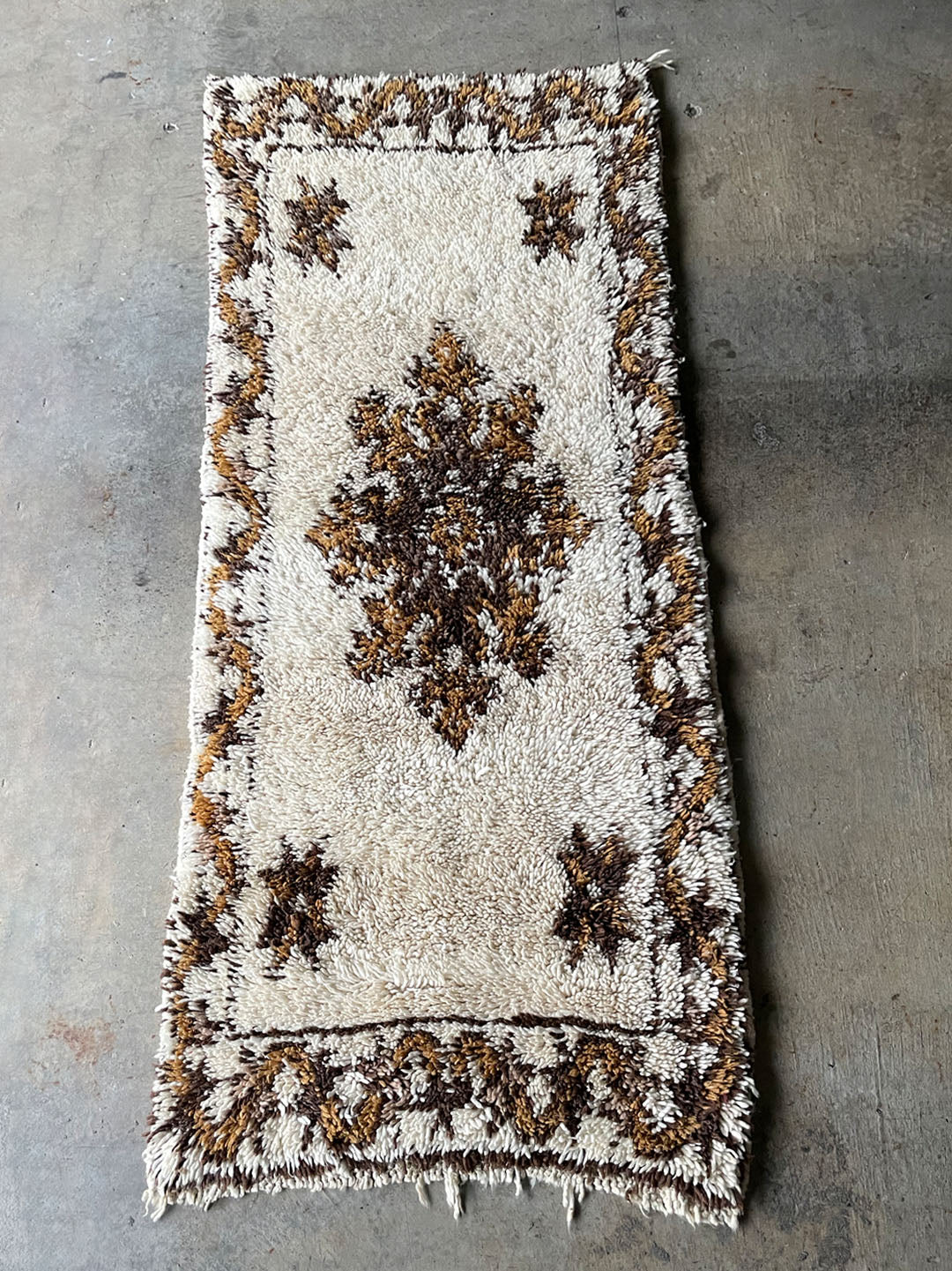 Vintage beni Ouarain rug