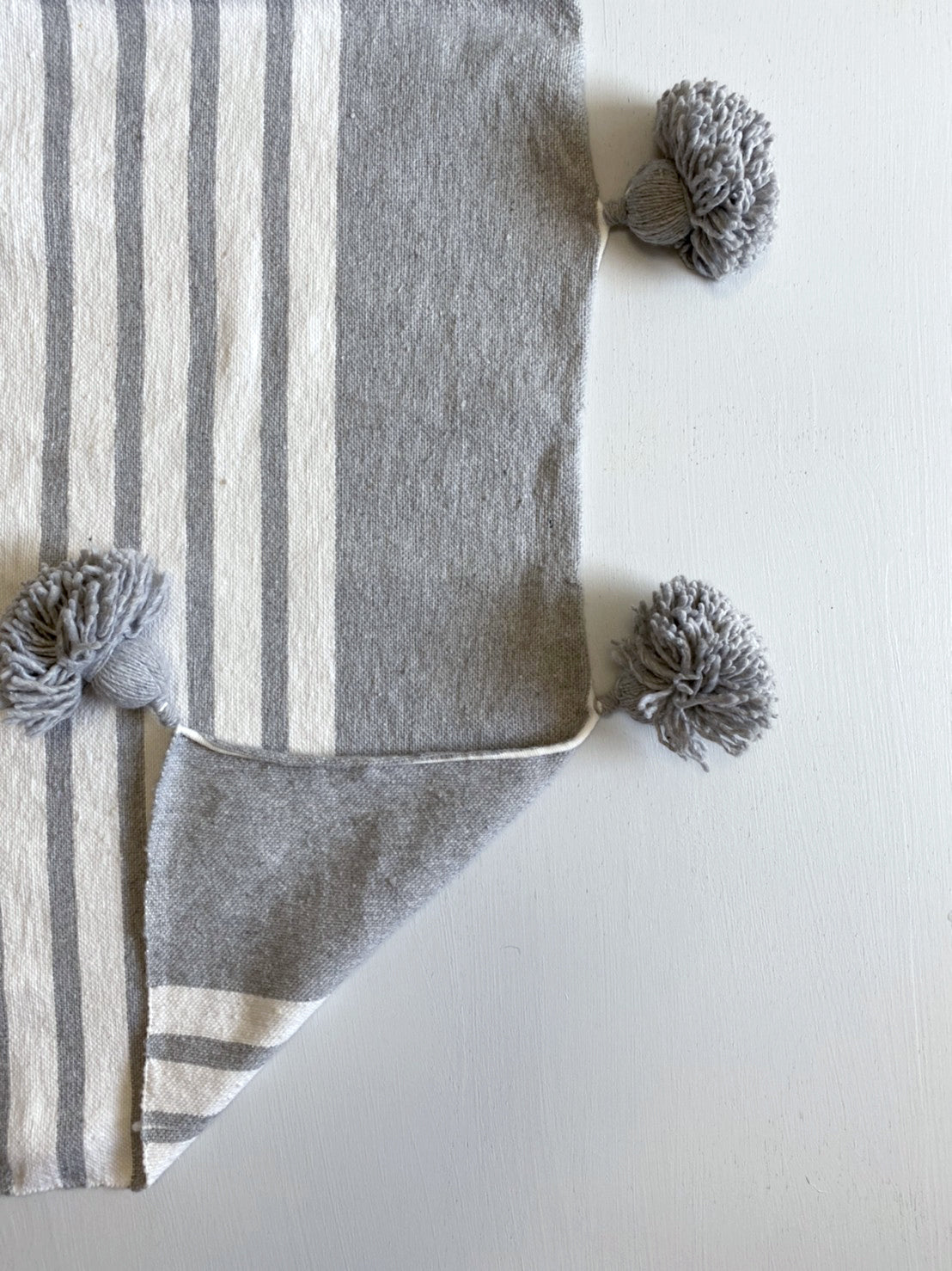 Pompom blanket