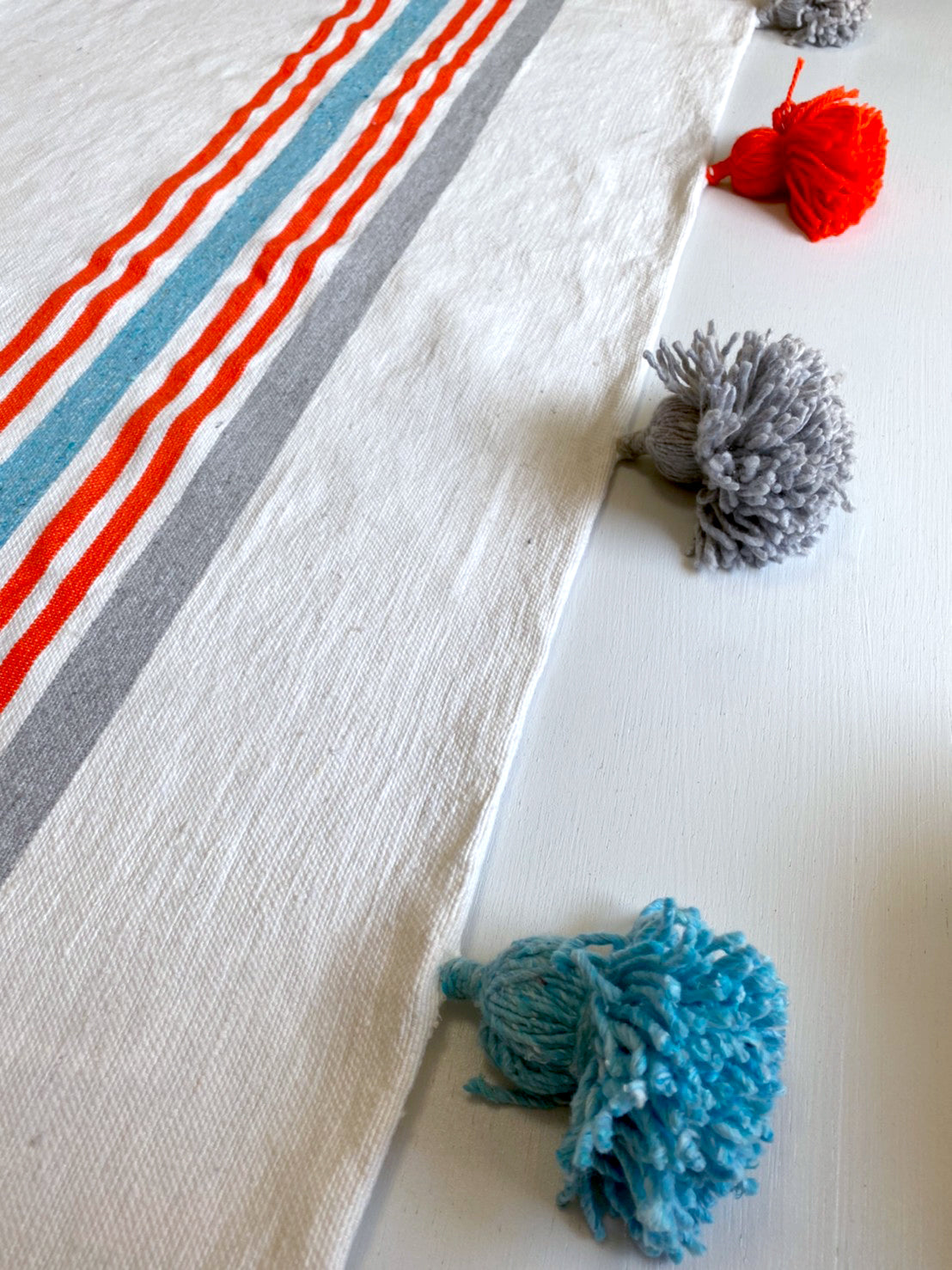 Pompom blanket