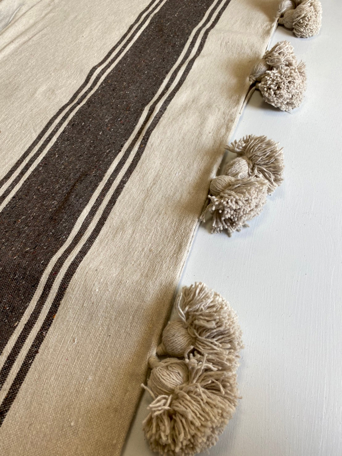 Pompom blanket