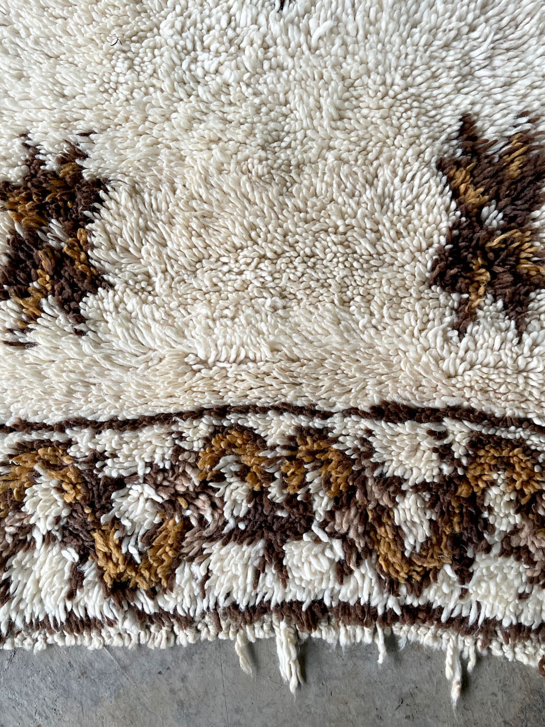 Vintage beni Ouarain rug