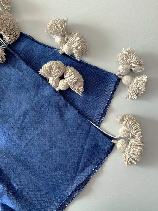 Pompom blanket