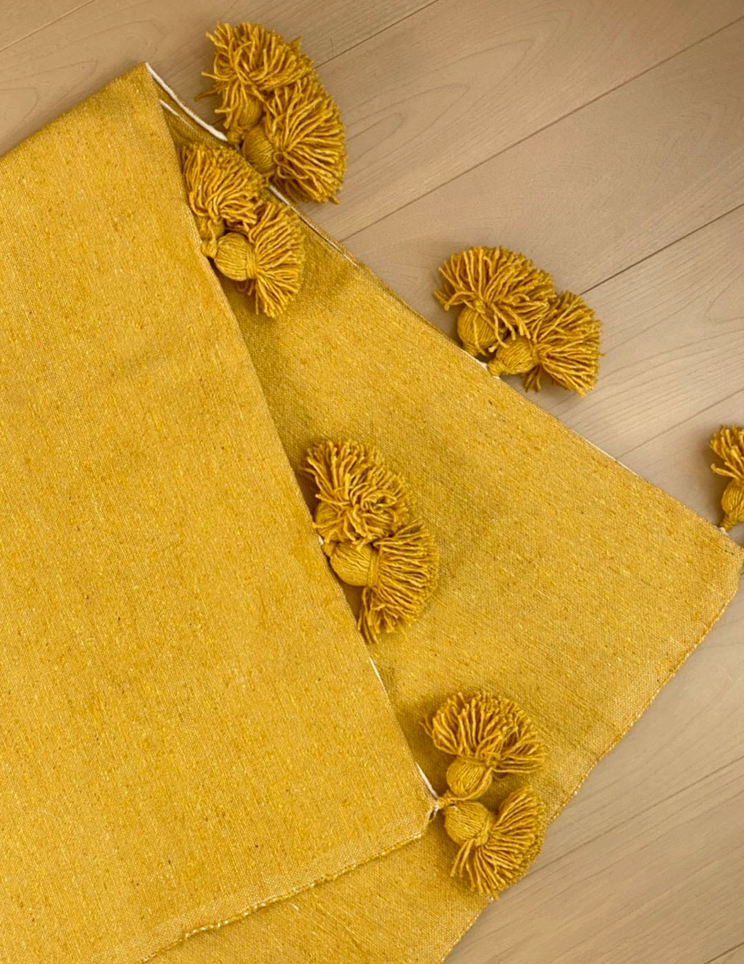 Pompom blanket